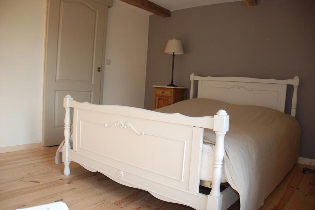 B&B Les Trois Voisins Bourseigne-Vieille Zewnętrze zdjęcie