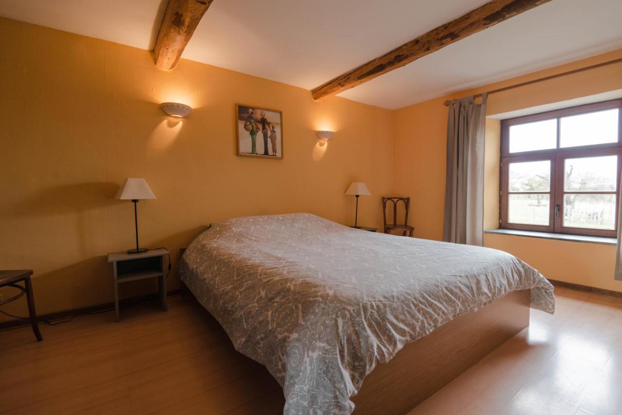 B&B Les Trois Voisins Bourseigne-Vieille Zewnętrze zdjęcie